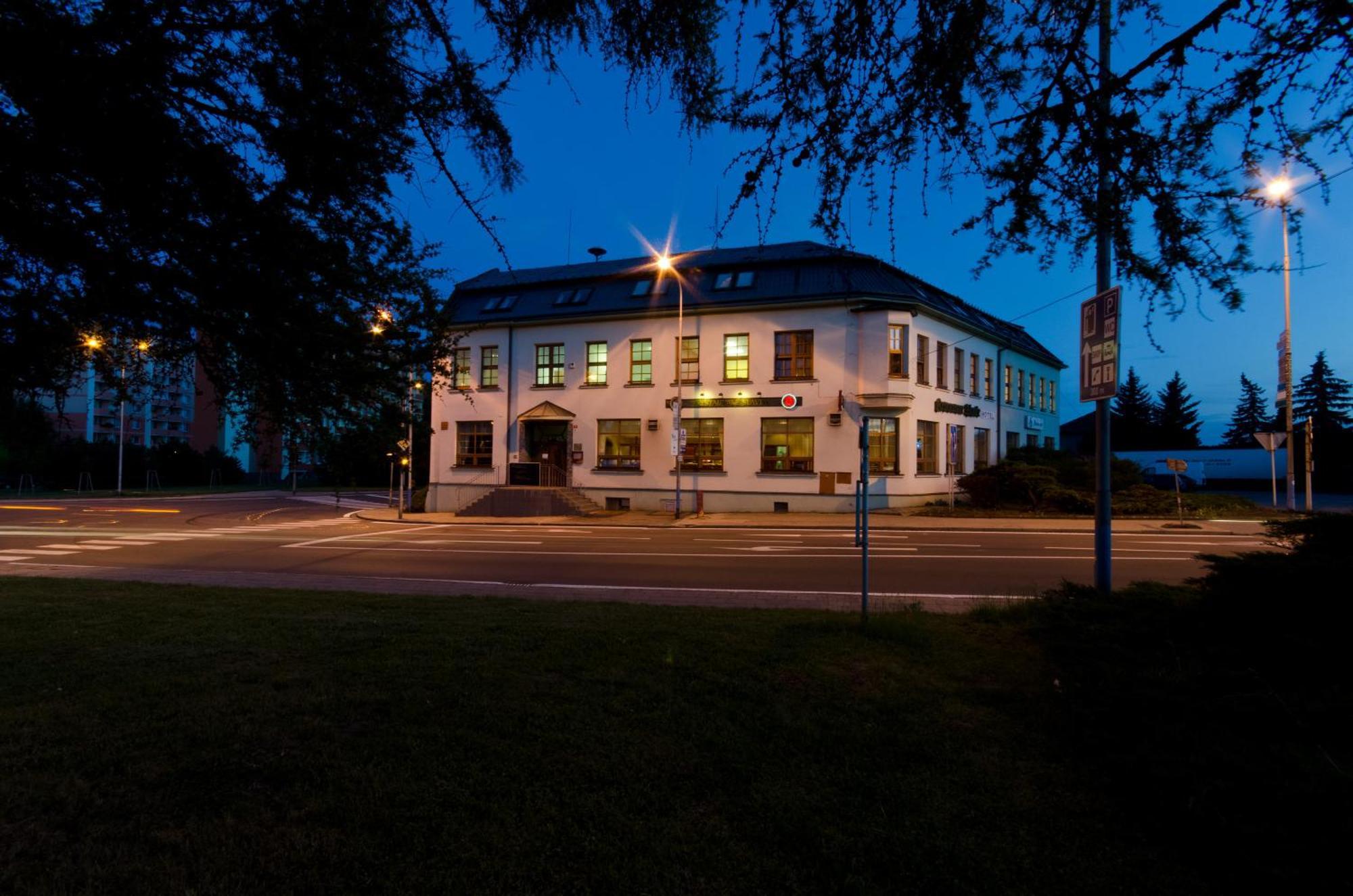 Hotel Slavia Босковіце Екстер'єр фото